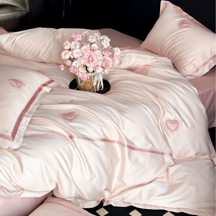 Luxurious cotton satin bedding set with heart applique and decorative piping