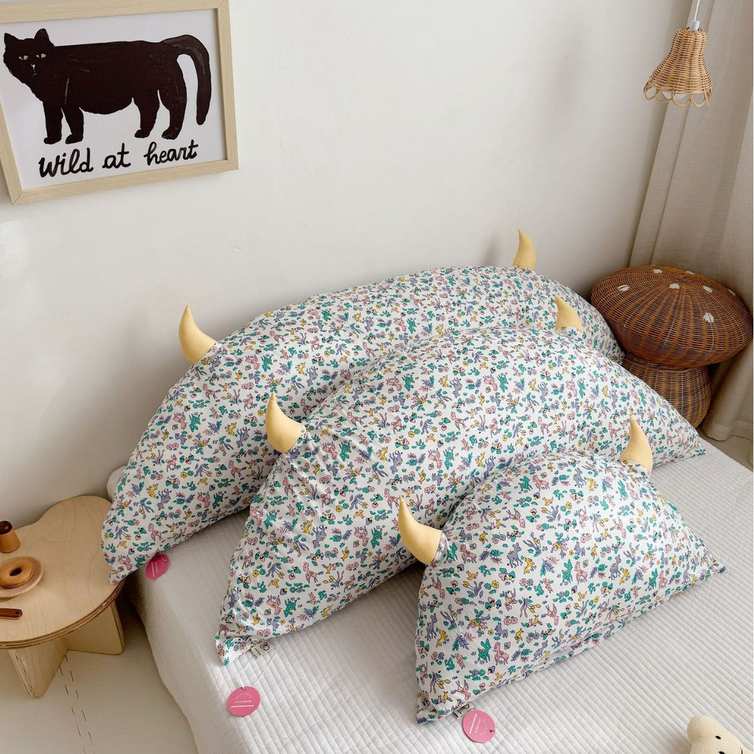 Playful Dog Print Horn-Appliqué Pillowcase Shams Set