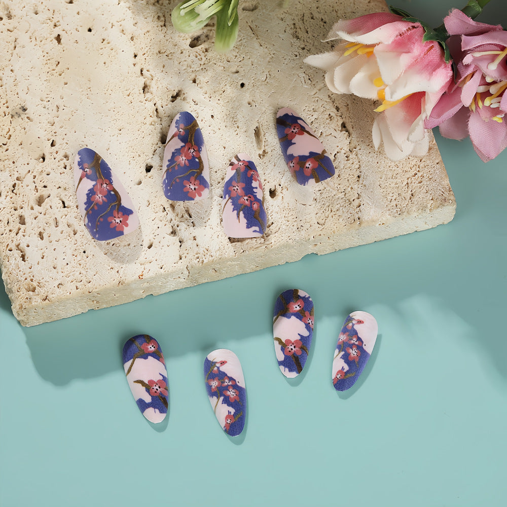 Artificial nails in floral design Stornfield