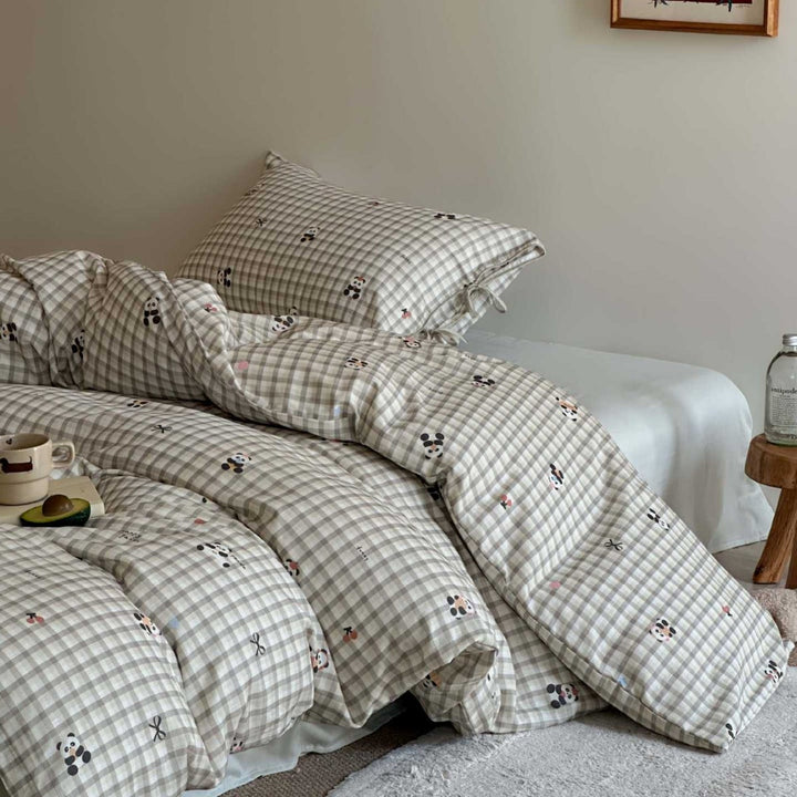 Cozy bedding set made of cotton percale with fine Vichy check and bow decoration