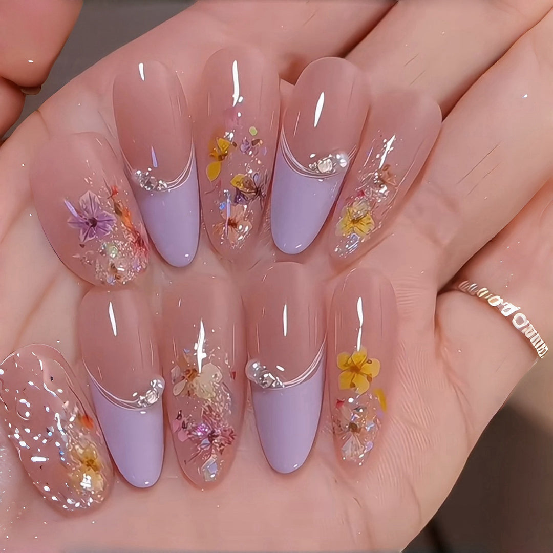 Artistic Floral-Embellished Press-On Nail Art Kit