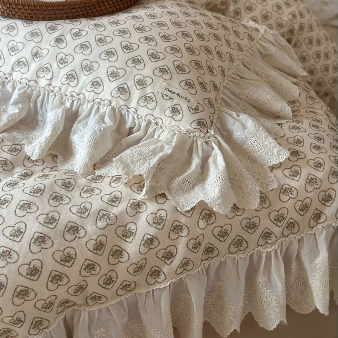 Pillowcase with lace ruffle and romantic heart flower print
