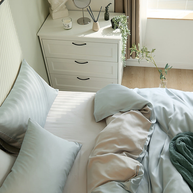 Fine-structured satin bedding set with temperature-regulating fiber and concealed zipper
