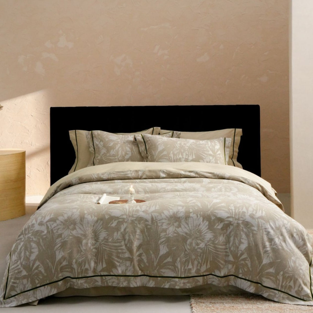 Duvet cover set made of fine cotton satin with a floral leaf pattern and subtle piping.