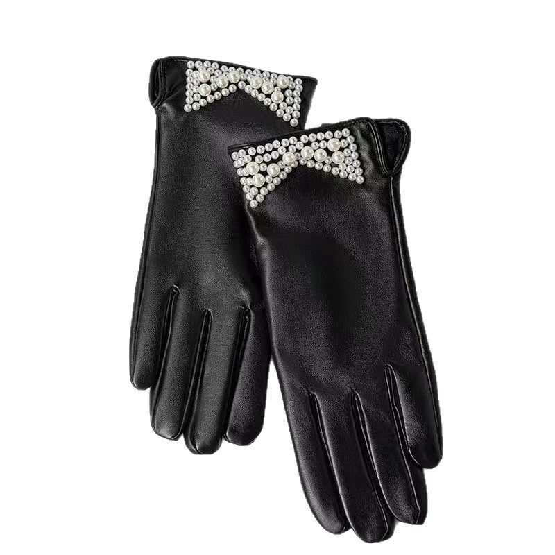 Elegant Leather Gloves with Chain Detail Stornfield
