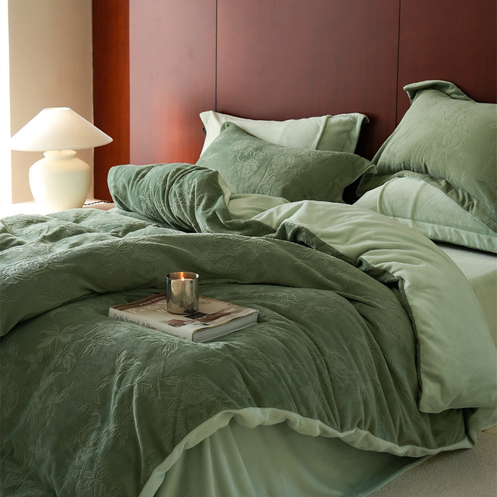 Luxurious quilted velvet bedding set