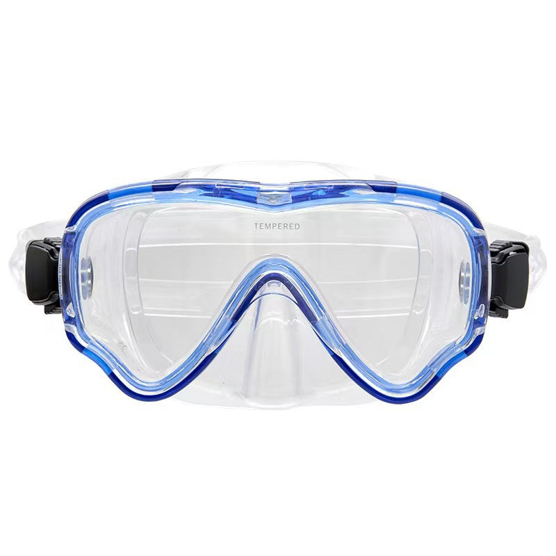 Diving mask with curved field of view and flexible silicone frame Stornfield