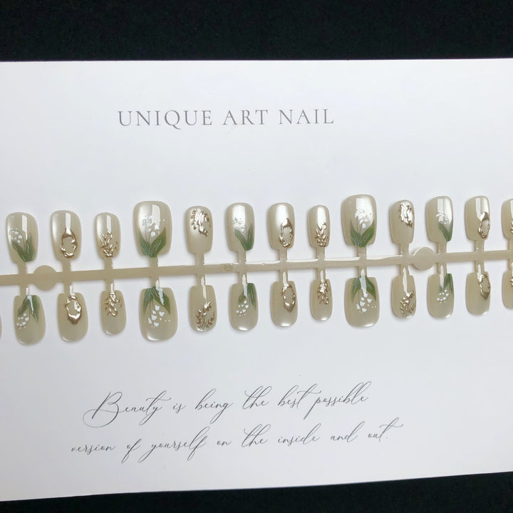 Elegant Floral Design Press-On Nail Art Set