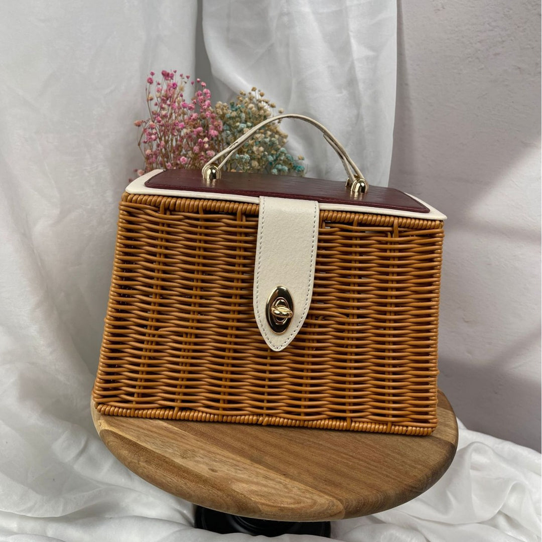 Ladies elegant woven handbag with wooden lid Stornfield