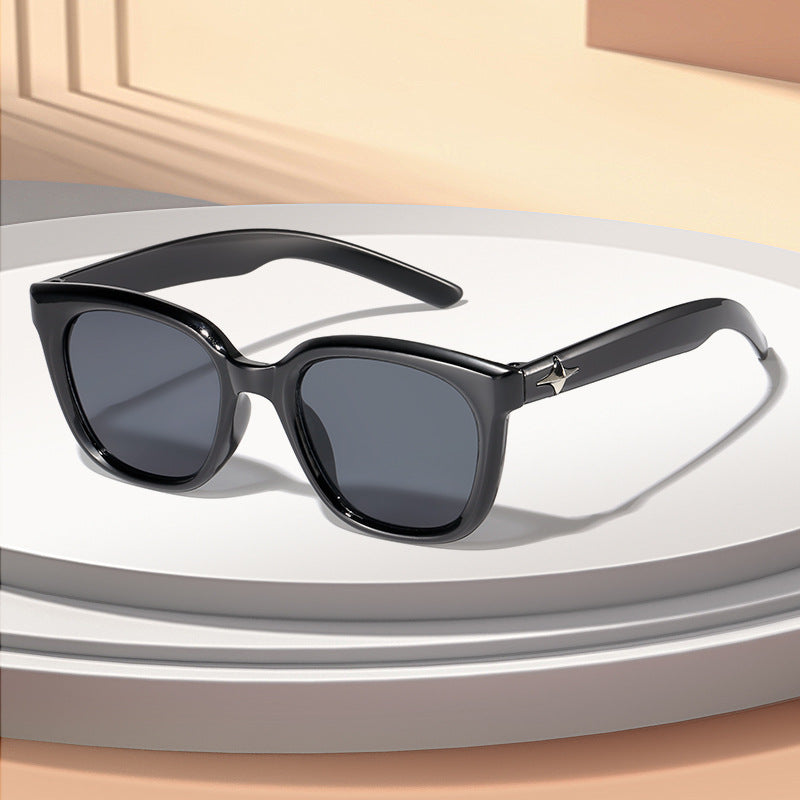 Fashionable Oversized Sunglasses Stornfield