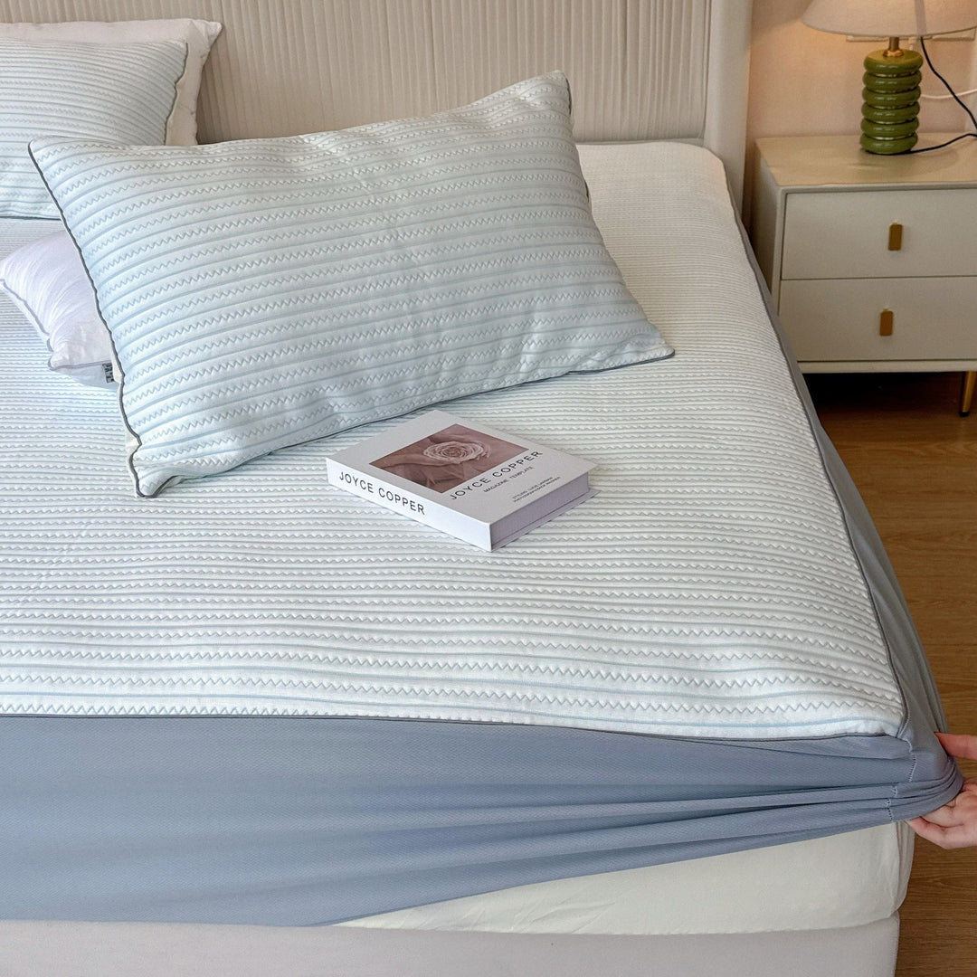 Water-repellent quilted mattress protector with elastic all-around cover