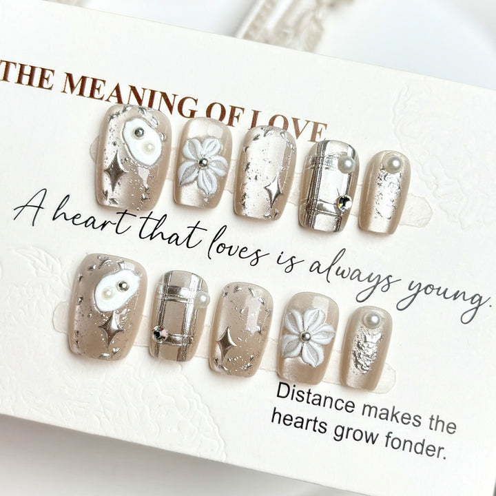 Artistic Press-On Nail Set with Floral and Metallic Accents