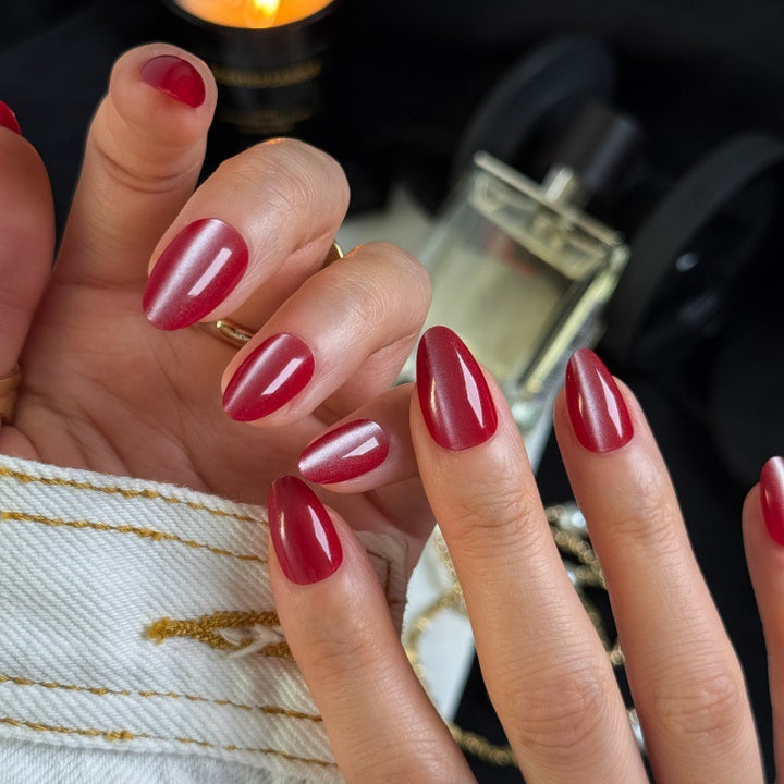 Elegant artificial nails with shimmering finish Stornfield