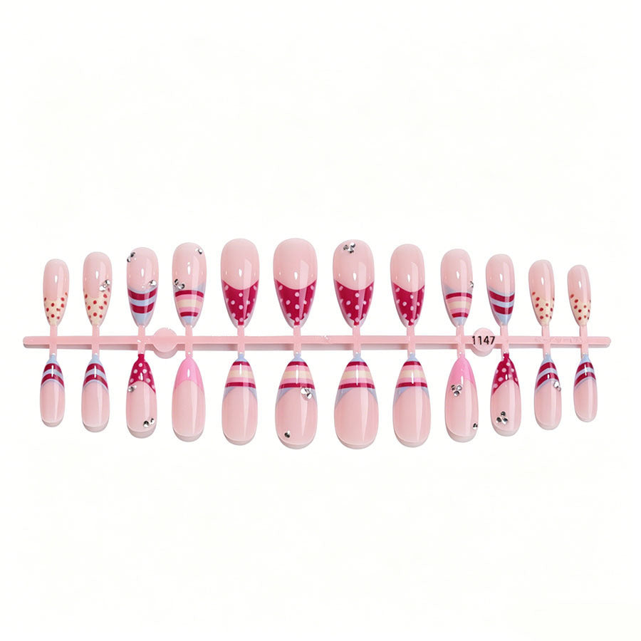 Artificial nail set with elegant 3D details and artistic design Stornfield