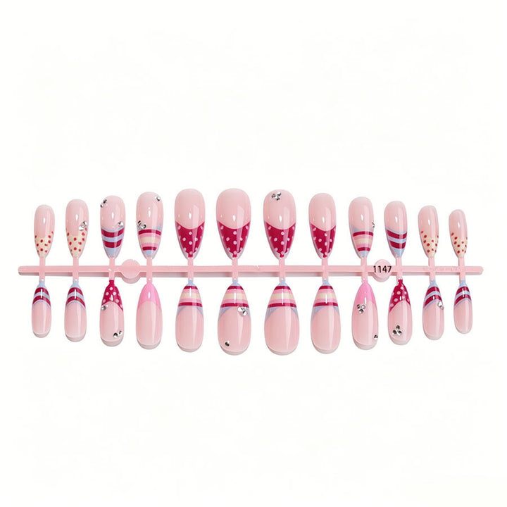 Artificial nail set with elegant 3D details and artistic design Stornfield
