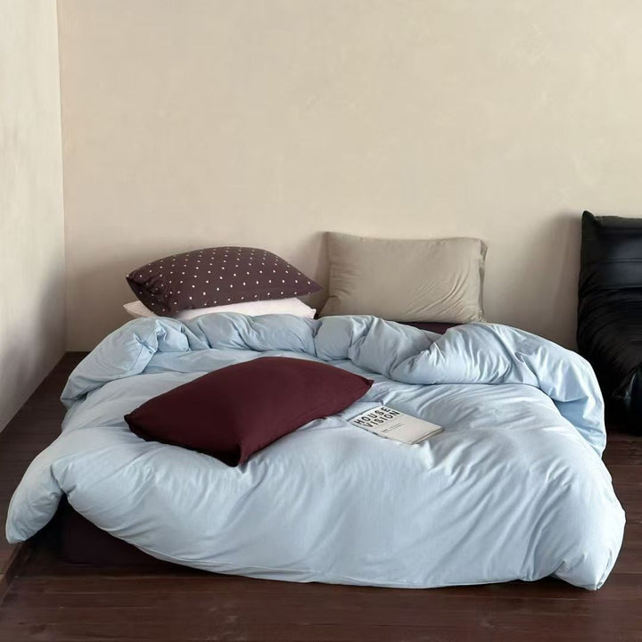 Satin bedding set in luxurious silk look