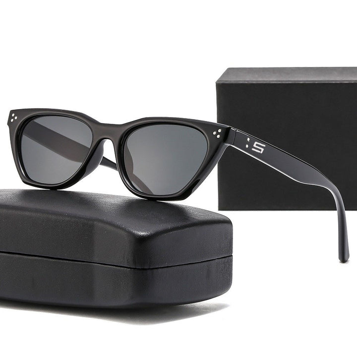 Women Retro-inspired Sunglasses with Distinctive Frame Stornfield