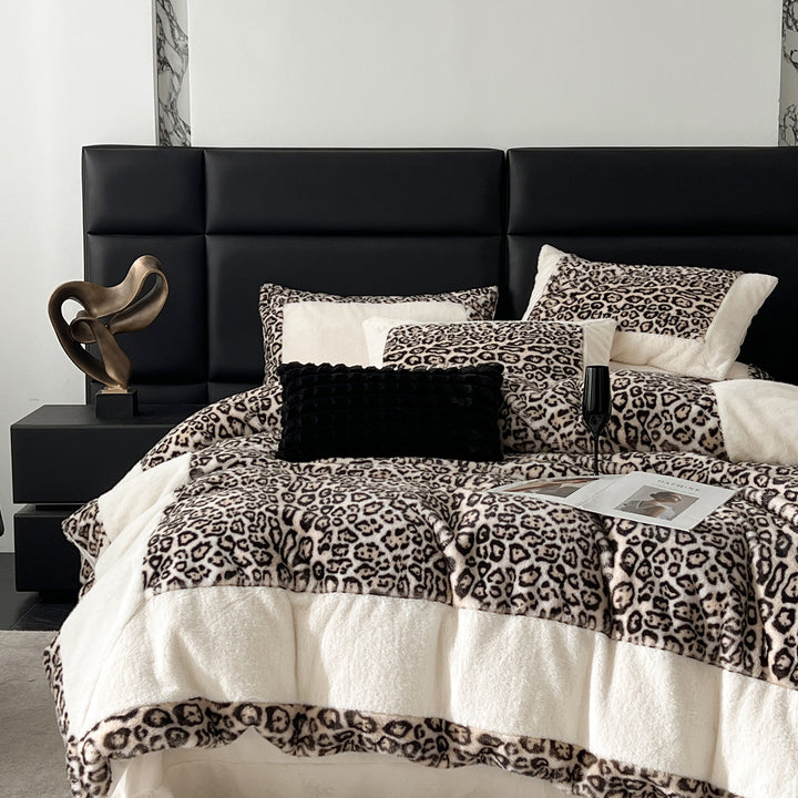 Cozy microfiber bedding set with faux fur throw and leopard border