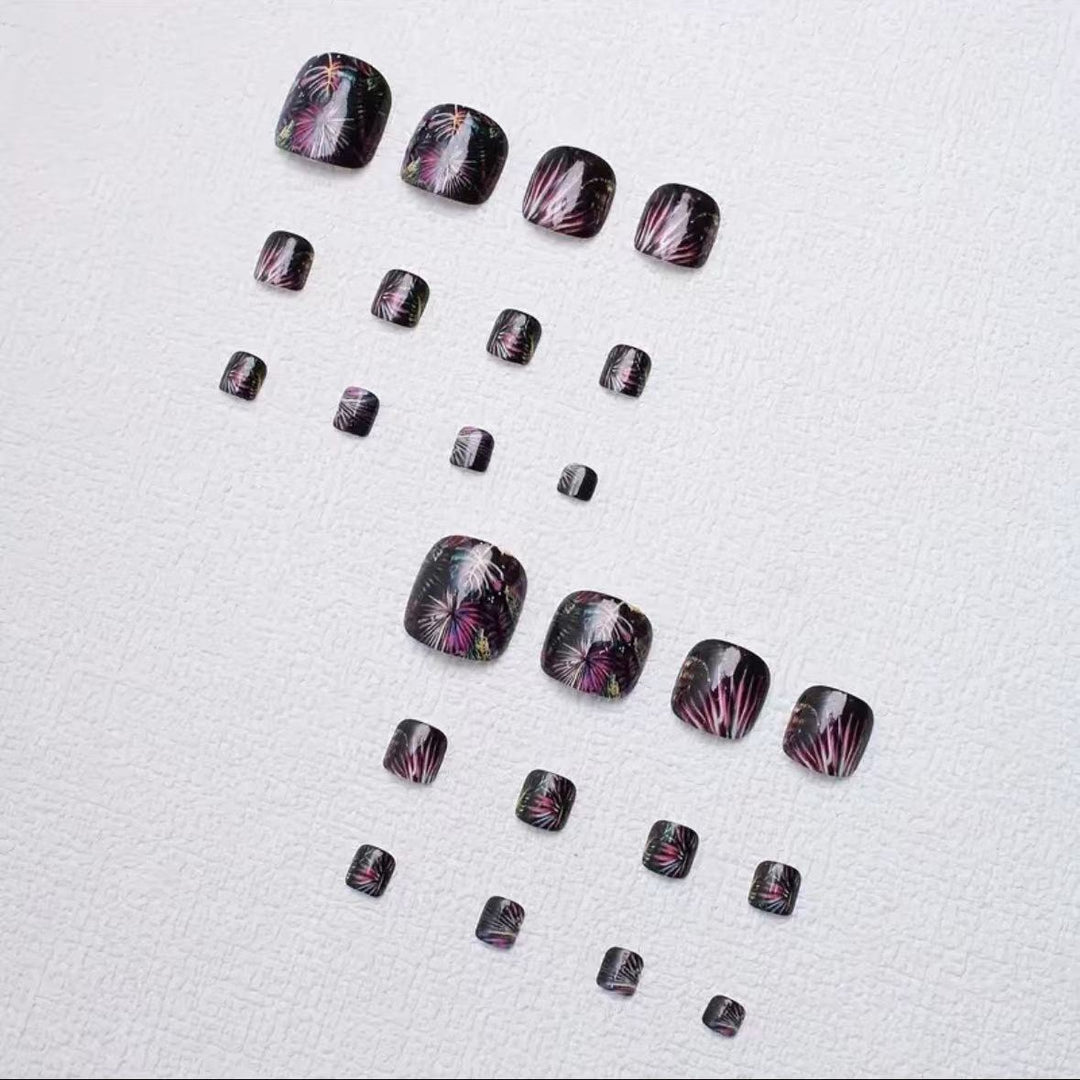 Nail art set with creative floral design Stornfield
