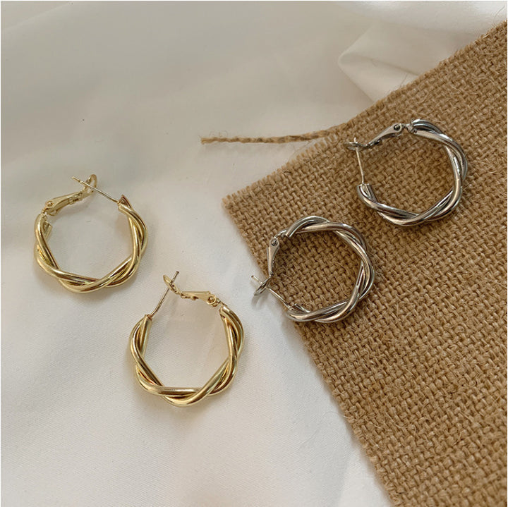 Elegant Spiral Earrings Made of High-Quality Metal Stornfield