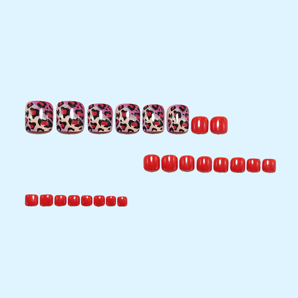 Nail art with modern leopard design Stornfield