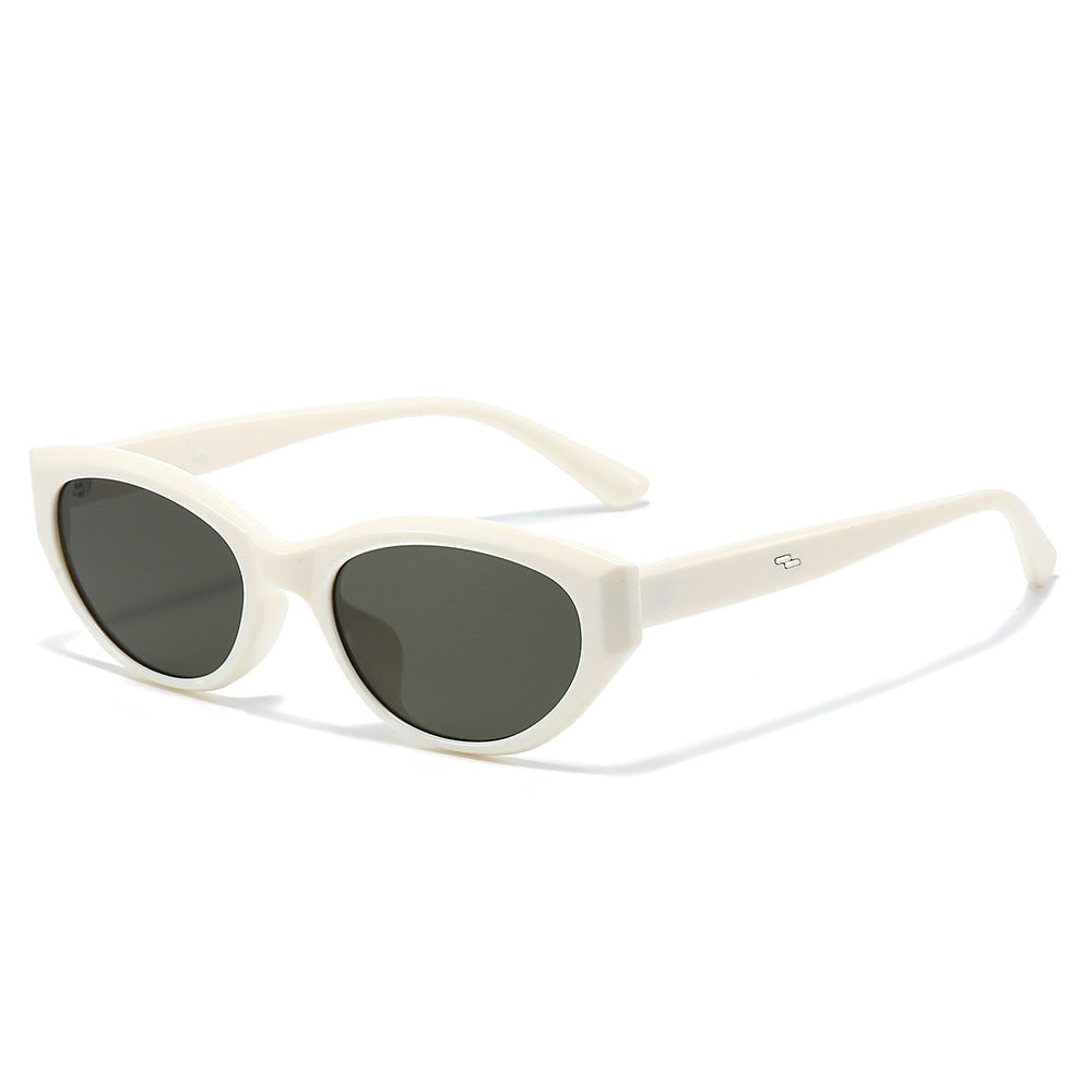 Chic Cat-Eye Sunglasses with Stylish Frame Details Stornfield