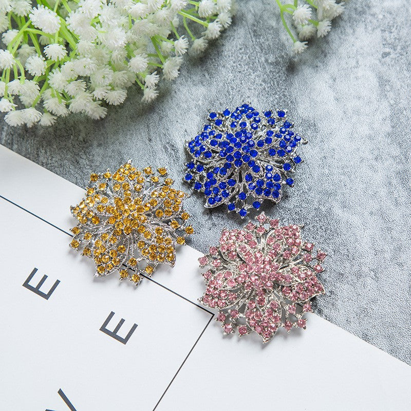 Glamorous brooch with crystals Stornfield