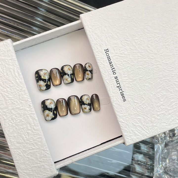 Elegant Floral Pattern Press-On Nails