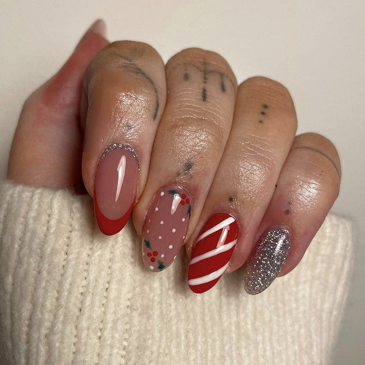 Creative nail art with Christmas motifs Stornfield
