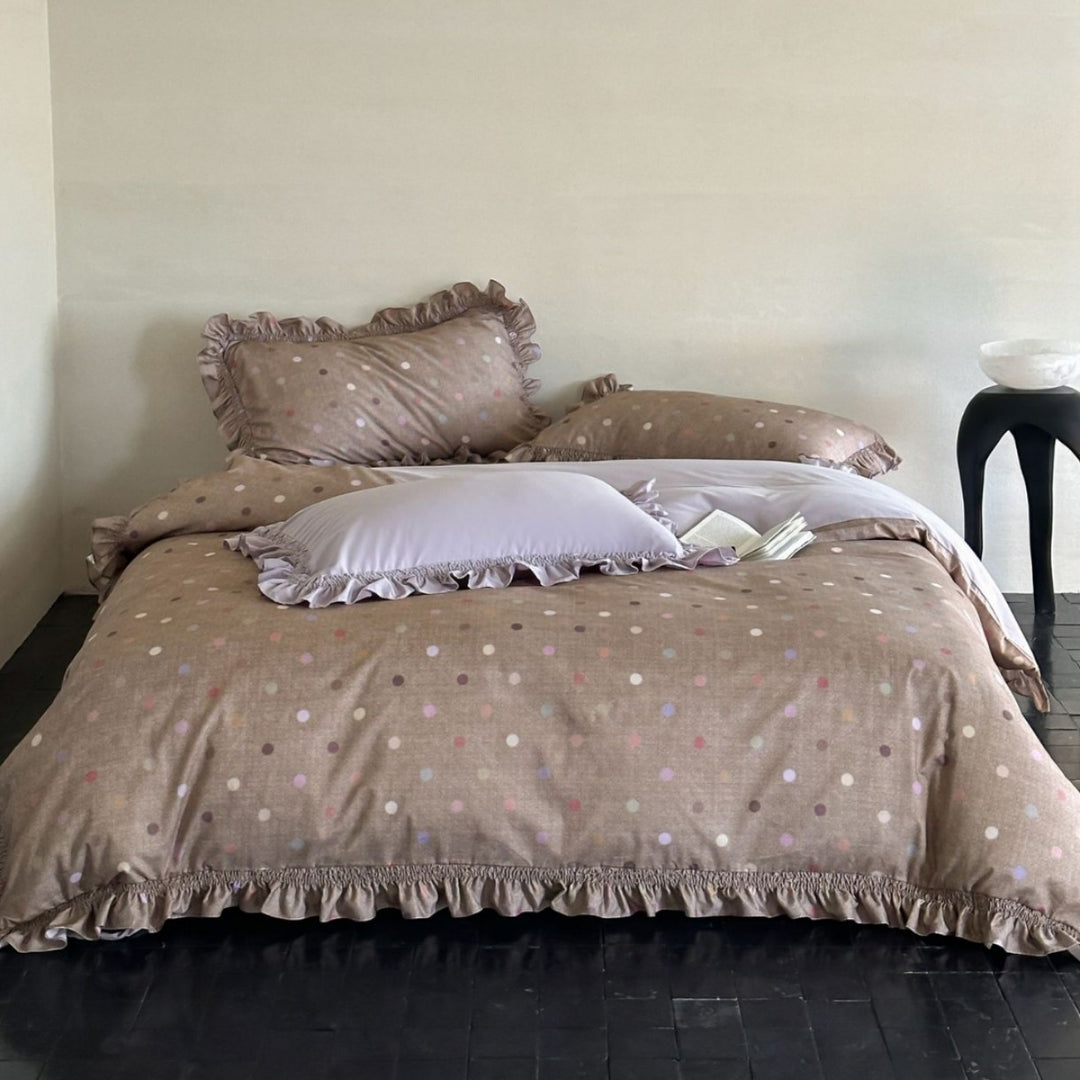 Bedding set made of cotton-linen with subtle polka dot print and ruffled frills