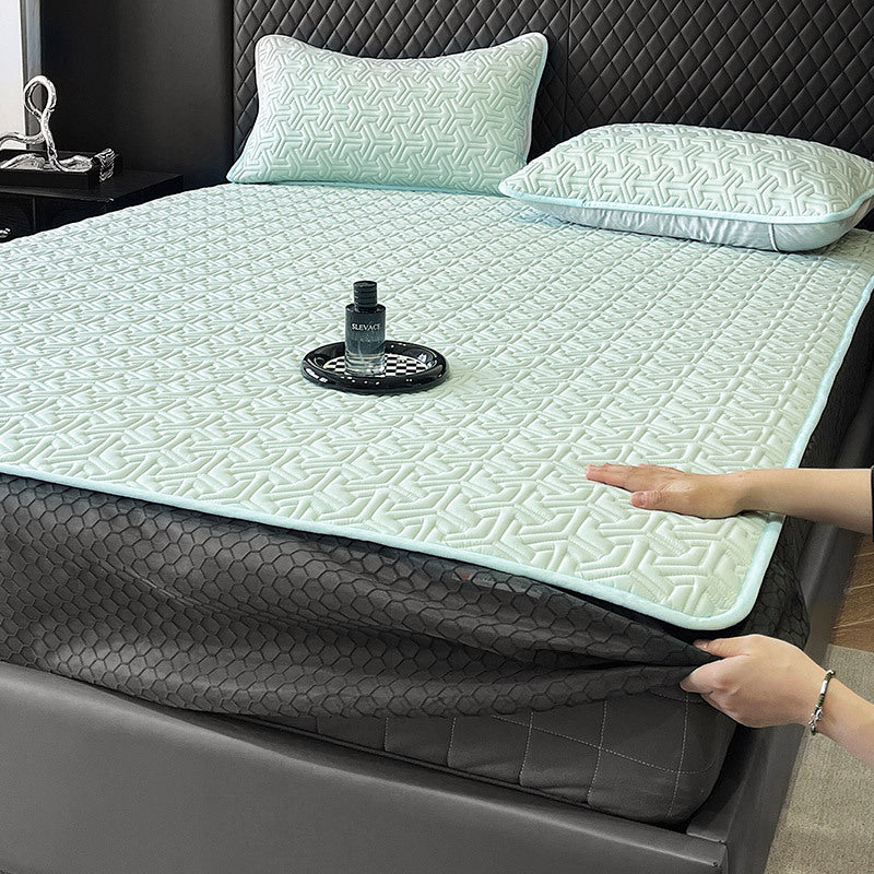 Mattress protector-topper with cooling microfibre quilting and non-slip bottom