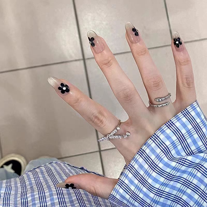 Artificial nails with elegant floral decorations Stornfield