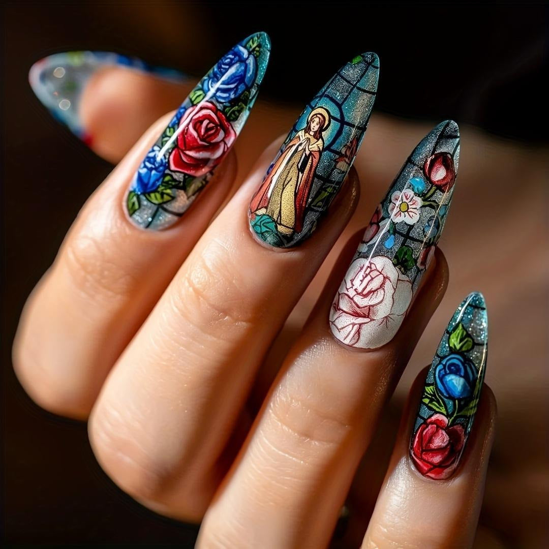 Elegant Nail Art with Black-White Contrast Stornfield