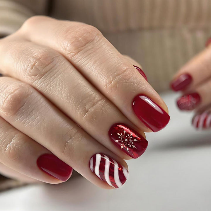Artificial nail set with festive winter motifs and glitter accents Stornfield