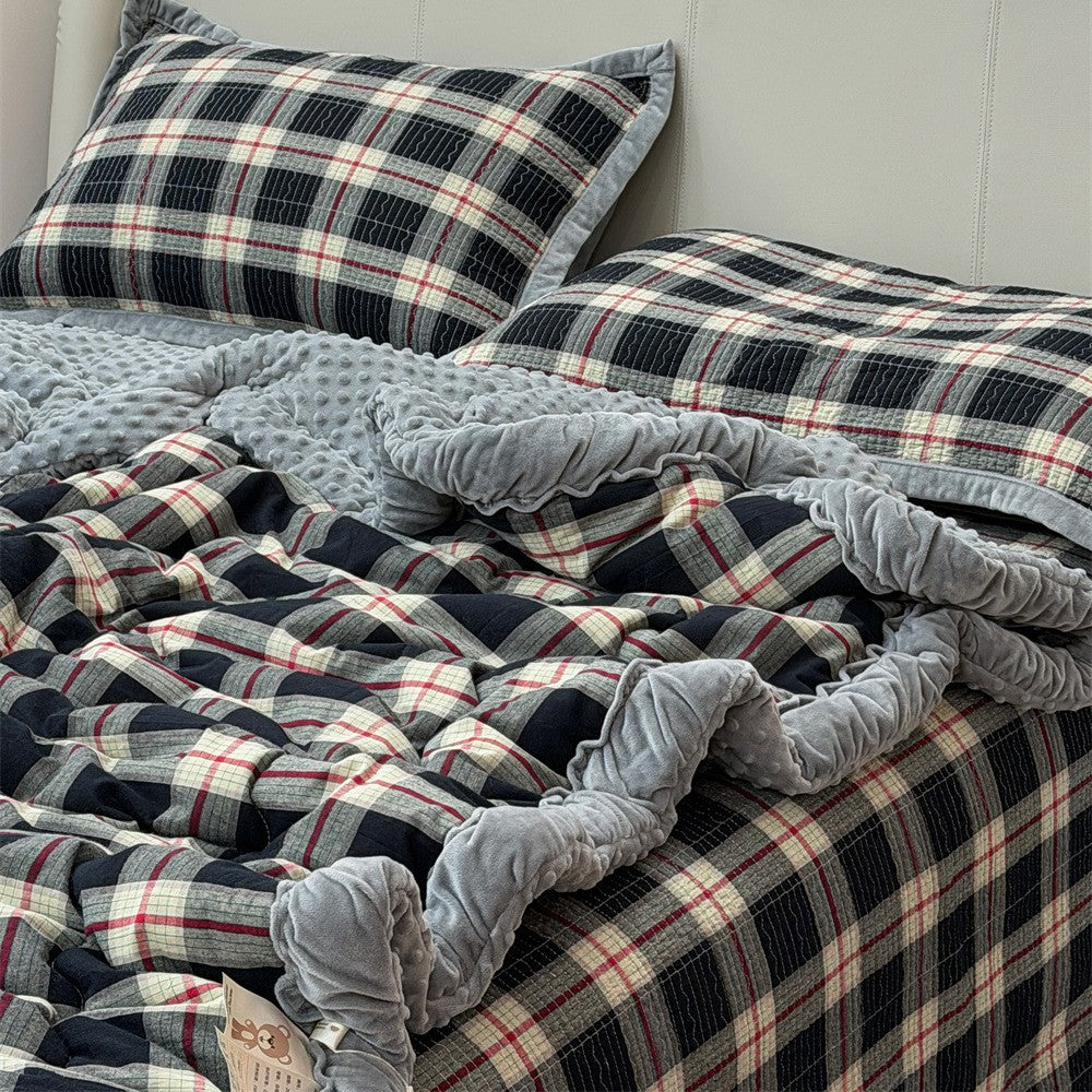 Quilted bedspread and pillow set
