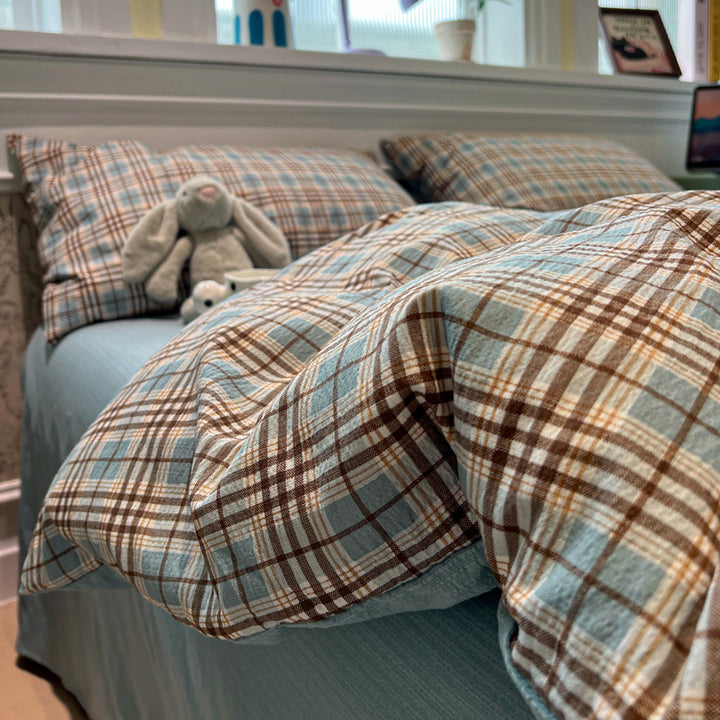 Cozy Checkered Duvet Cover Set