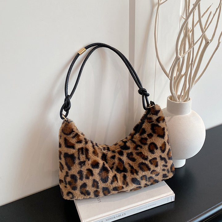 WoLuxurious Faux Fur Hobo Bag Stornfield