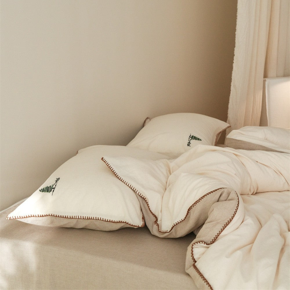 Bedding set made of cotton satin with fine embroidery and contrasting hem