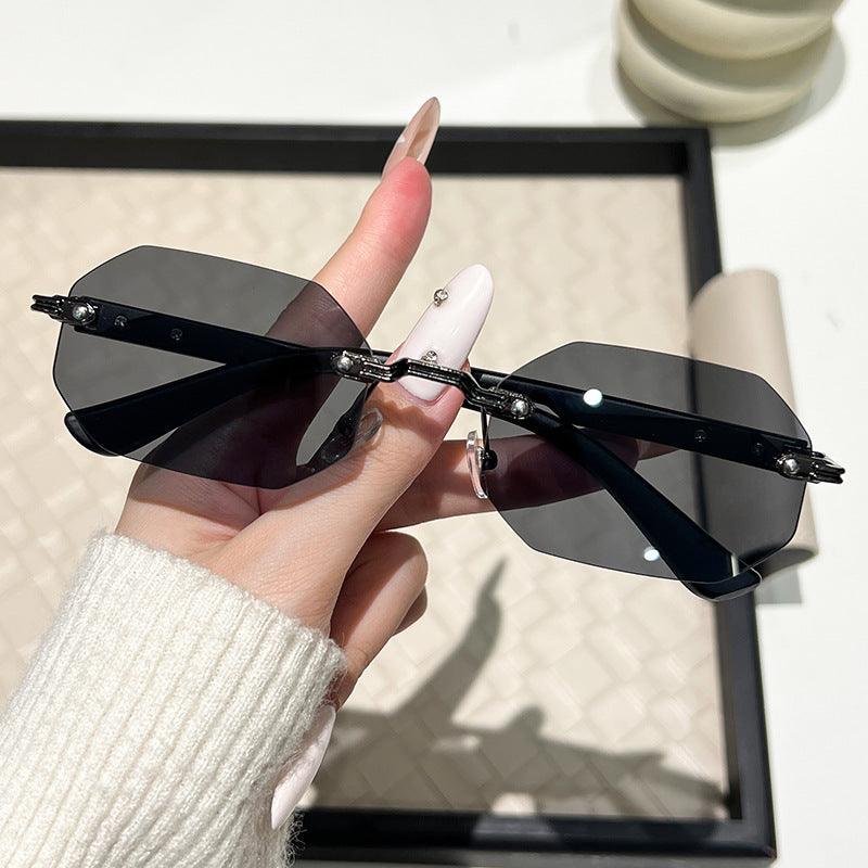 Women's futuristic sunglasses with geometric frame and wood details Stornfield