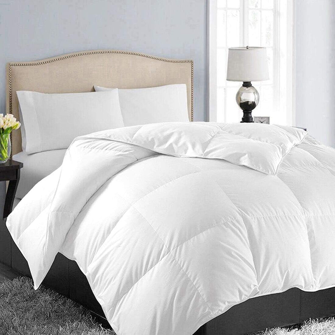Luxurious All-Season Down Alternative Comforter Stornfield