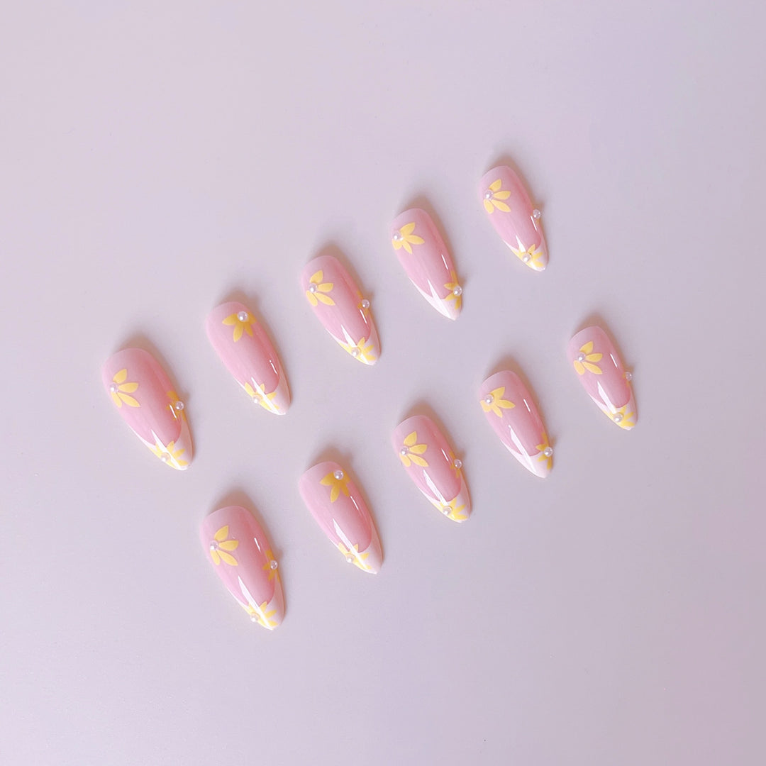 Artificial Nail Set with Floral Accents Stornfield
