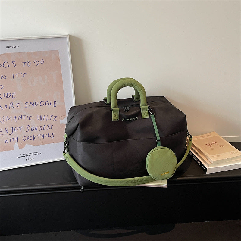 Elegant Travel Bag with Practical Accessories Stornfield