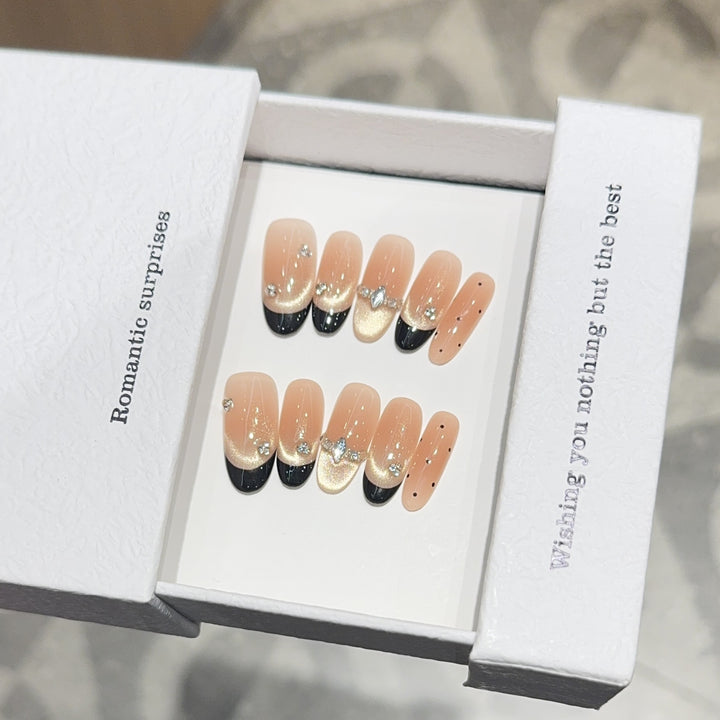 Artificial nails with Romantic Design Stornfield