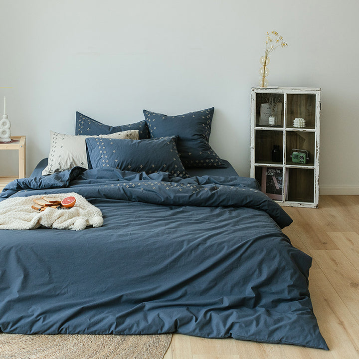 Bedding set made of cotton Renforcé with embroidered floral all-over and reversible function