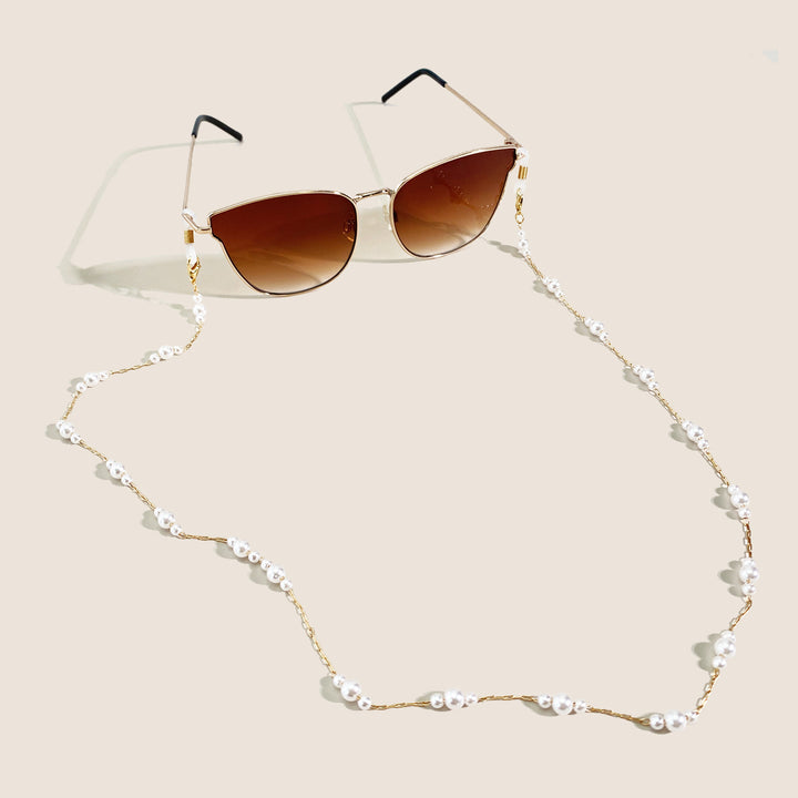 Elegant Pearl-Embellished Eyewear Chain Stornfield
