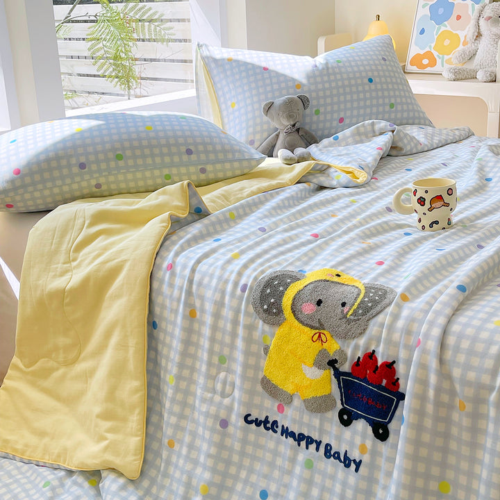 Women's cuddly blanket with cute bear design Stornfield