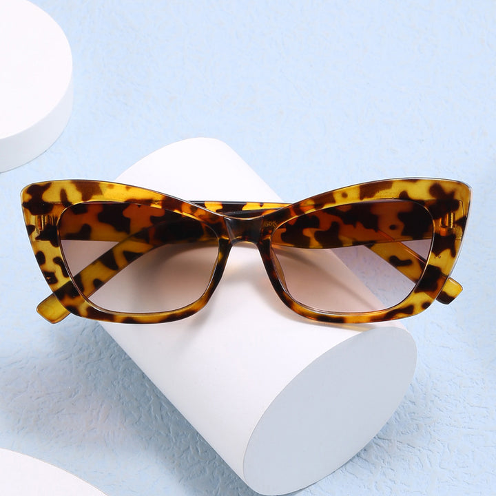 Ladies Cat-Eye Sunglasses with Stylish Elements Stornfield