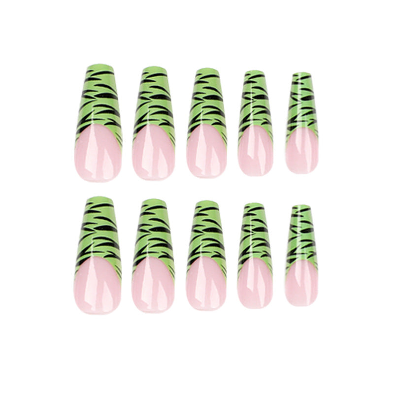Artistic fingernails with trendy zebra design Stornfield