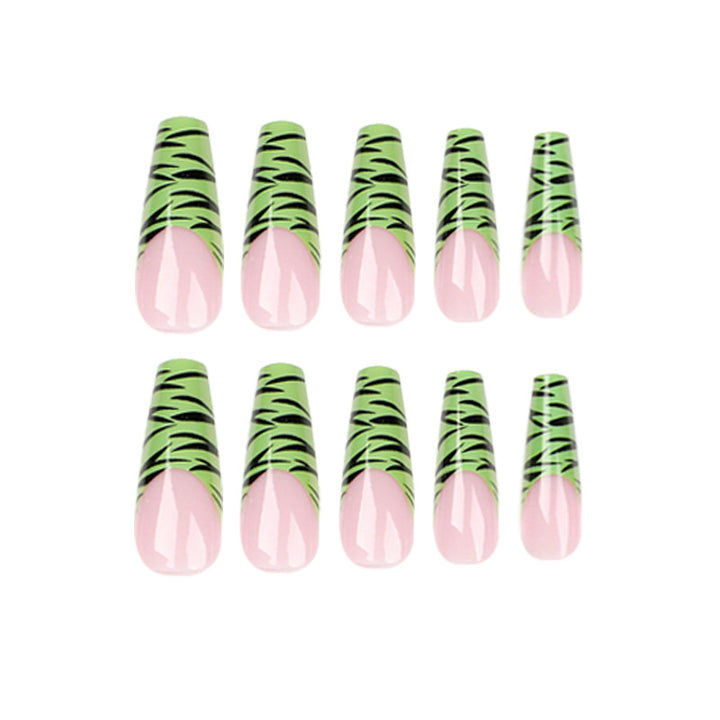 Artistic fingernails with trendy zebra design Stornfield