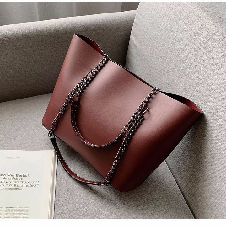 Elegant shoulder bag in minimalist design Stornfield
